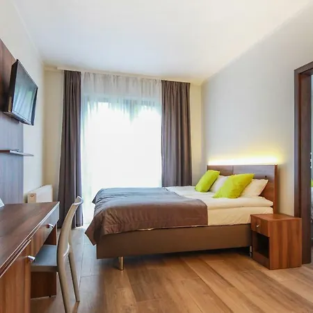 홈스테이 Bursztyn Park