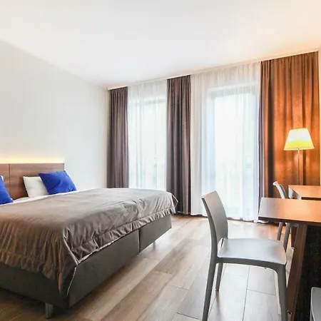 홈스테이 Bursztyn Park Dziwnów