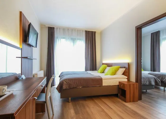 홈스테이 Bursztyn Park