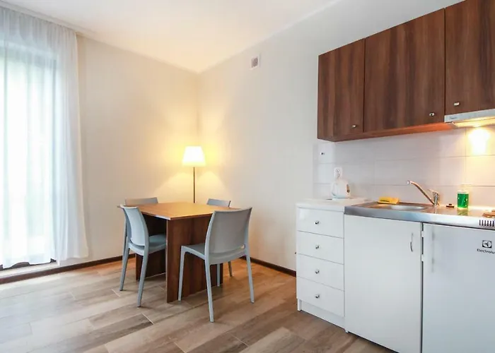 홈스테이 Bursztyn Park Dziwnów